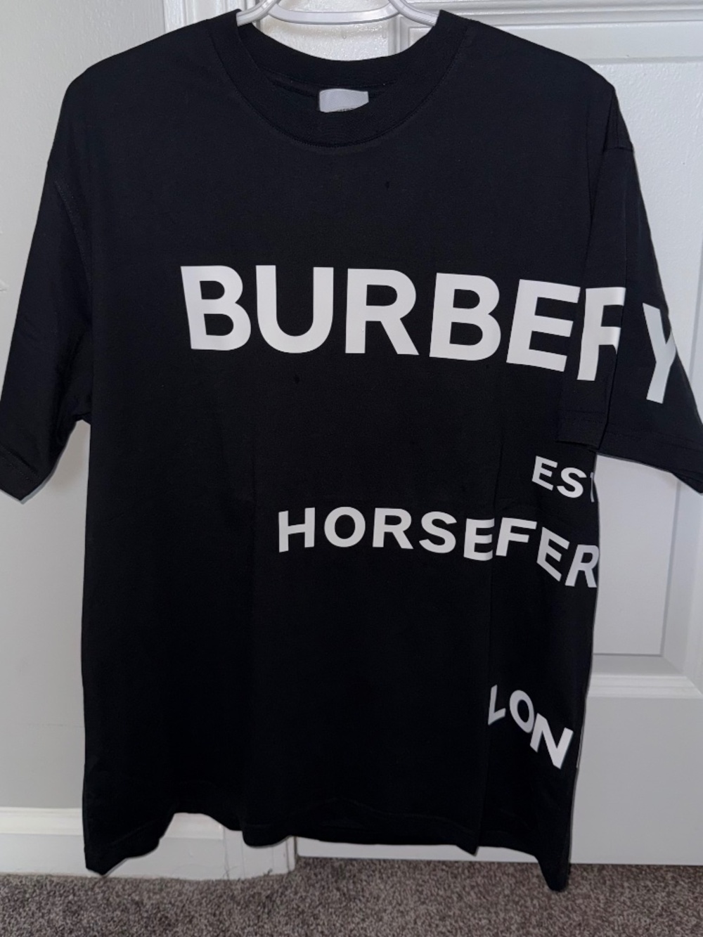 Burberry Horseferry Print Cotton Oversized T-shirt. Size small